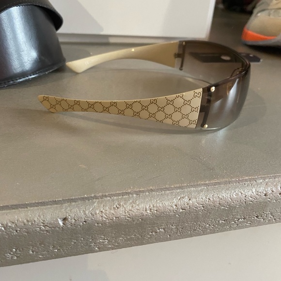 Gucci GG1824/S Guccisima-Arm Shield Sunglasses - Picture 3 of 4